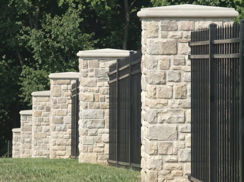 Private residence wall in Rockford Estate Blend limestone veneer with custom pier caps